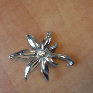Vintage silver plated sunflower brooch